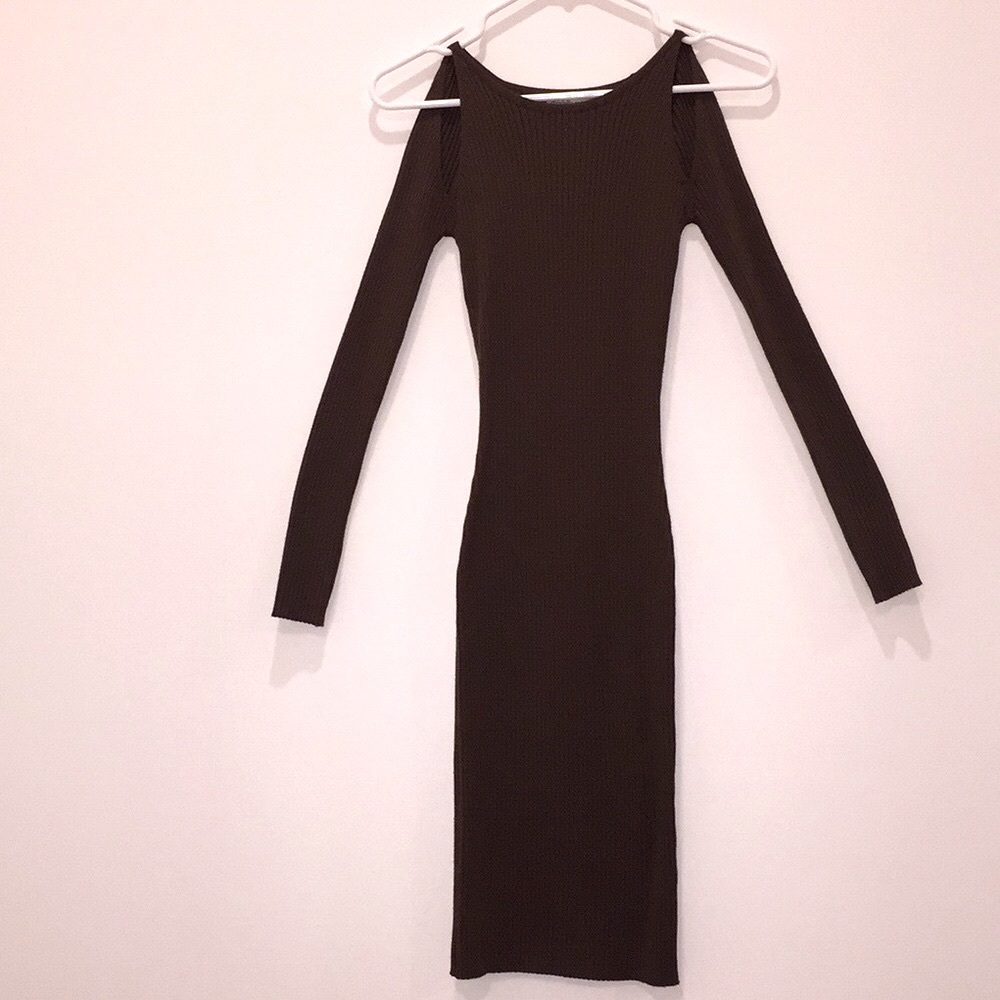 Charlotte russe midi dress with split shoulder